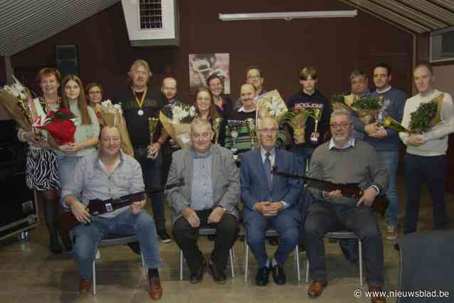 Koninklijke vereniging de Zwalmschutters huldigt zijn kampioenen