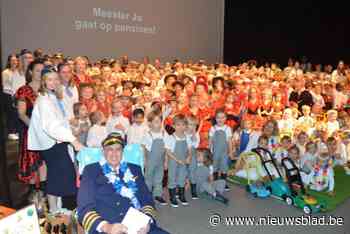 Vrije basisschool wuift directeur Jo (62) uit: “Hij maakte onze school groot”