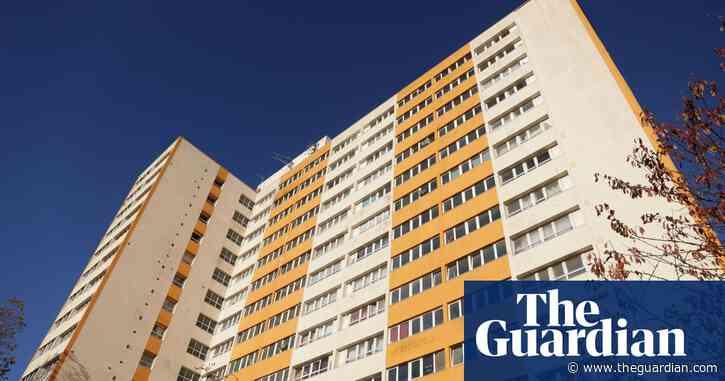 Bristol council evacuates hundreds of people from unsafe tower block
