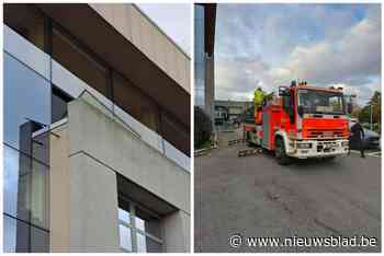 Enkele oproepen voor stormschade: raam van AZ West weggewaaid