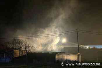 Brand vernielt opslagplaats met werkmateriaal