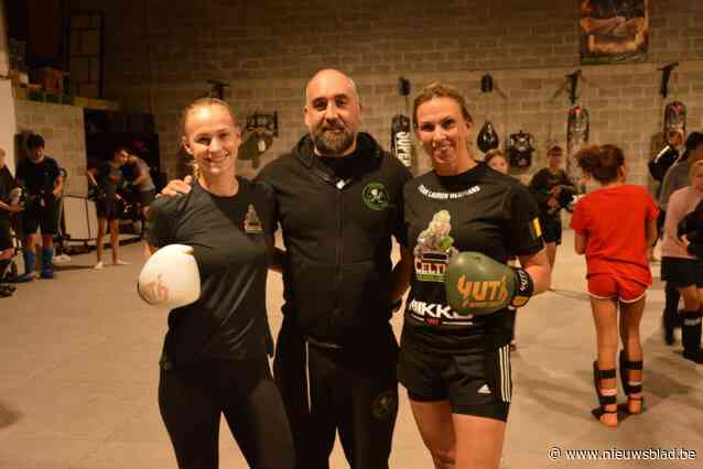 Wereldtitelkamp, maar ook moeder en dochter in actie tijdens dertiende thaiboksgala van Celtix Gym: “Tijd om te tonen waarvoor ik zo hard getraind heb”