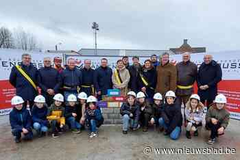 ‘Universiteit van ’t Eeksken’ legt eerste steen: “Meer dan 8 miljoen voor een vrolijke, leuke en  knetterende school”