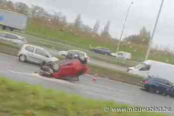 Ellenlange files op Brusselse binnenring na zwaar ongeval: bestuurder in levensgevaar