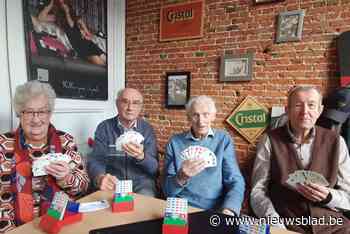 Kaarten houdt je jong: Alfons (95), Frieda (90), Albert (90) en Cesar (90) spelen al jaren bridge in dezelfde club: “Het verplicht ons om ons geheugen te onderhouden”