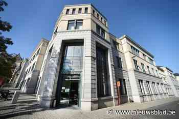 Genkse ‘pooier’ riskeert 4 jaar cel voor uitbaten sekshuizen: slachtoffer afgevoerd na paniekaanval in rechtbank