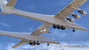 Stratolaunch's huge Roc plane flies with fueled-up hypersonic vehicle for 1st time (photos)