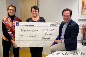 Burgemeester Vanderjeugd schenkt opbrengst ‘Stukken van Mensen’ aan Welzijnsschakel ‘t Vlammeke