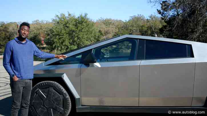 Top tech YouTuber breaks down the Tesla Cybertruck's 'ridiculous' windshield wiper, tricky door handles
