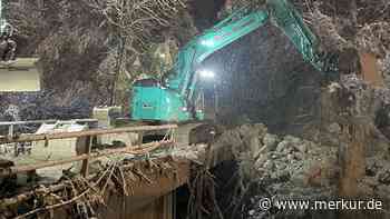 Gespenstisches Bild: Riesige Erdrutsche legen Straßen in den Alpen lahm