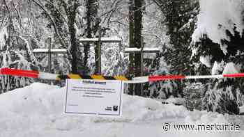 Schneechaos im Kreis Freising: Blaulicht-Einsätze, Straßensperrungen und Schulöffnungen im Überblick