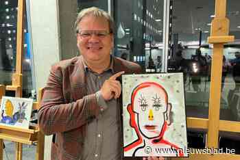 “Ik vond vooral dat het goed bij mijn bril paste”: Vilmos kocht ‘blind’ een Kamagurka voor een prikje