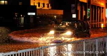 Ten years on, remarkable pics show how Humber tidal surge tore into Hull