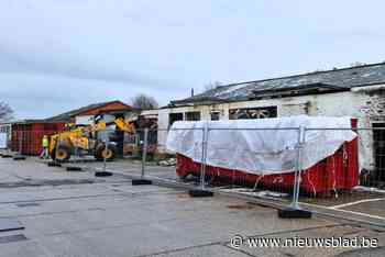 IN BEELD. Afbraak van oude ruiterhal op Fort van Borsbeek aan de gang