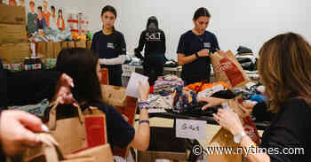 As Buses of Migrants Arrive in Chicago Suburbs, Residents Debate the Role of Their Towns