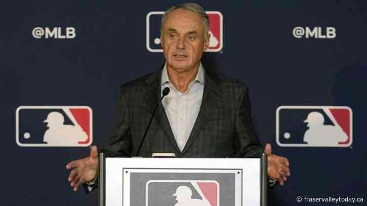 Rob Manfred says he will retire as baseball commissioner in January 2029 after 14 years
