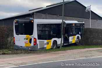 Lijnbus strandt in haag in Broekom: passagiers blijven ongedeerd