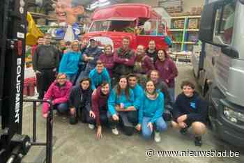 Carnavalsgroep blaast twintig kaarsjes uit: “Voor het eerst in al die jaren zal de verf van de wagen droog zijn bij het uitrijden”
