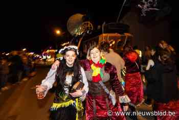 Zelfs Bokkenrijders duiken op in Wellense lichtstoet