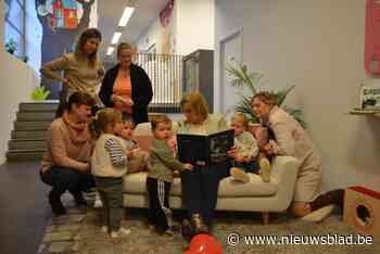Babybib brengt boeken via kinderdagverblijf naar ouders en baby’s: “Kinderen moeten zo vroeg mogelijk starten met lezen”