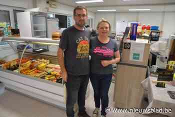 Daan en Vanessa verhuizen hun populaire frituur voor jaar naar container: “Daarna moet onze nieuwe zaak klaar zijn”