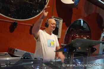 Filip Schamp (51), alias Mr. DJ Fantasy, maakt na ruim tien jaar comeback: “Ik kan niet wachten om weer mijn energie op het publiek los te laten”