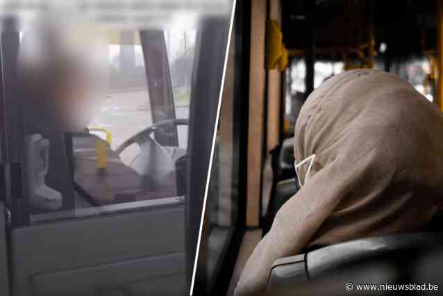 Chauffeur van De Lijn wil vrouw niet vooraan laten afstappen en roept: “Doe uw hoofddoek af, wij zijn in België”