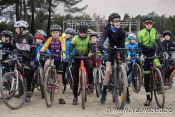 Ruim 200 jongeren verkennen parcours 33ste Krawatencross: “Alle toppers zijn hier ooit begonnen”