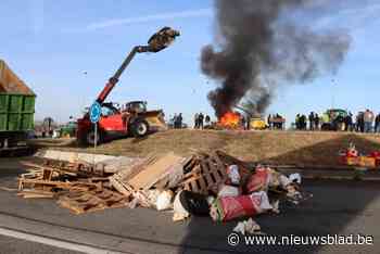 Boeren palmen Cosmosrotonde in: verkeer op R4 hele dag verstoord
