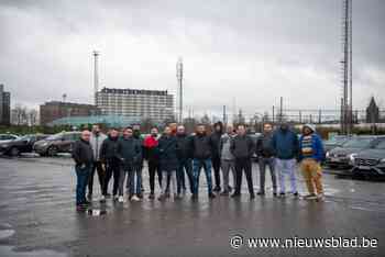Taxichauffeurs protesteren op Spoor Oost voor herinvoering vaste standplaatsen: “Het is niet meer houdbaar”