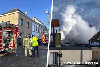 Ouders en kind (12) naar ziekenhuis na zware brand in rijwoning