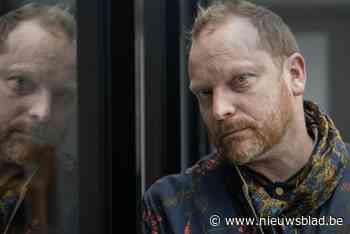 Stefan Perceval staat tien jaar aan hoofd van Het Gevolg: “Theater gaat over meer dan ‘ik zit in een floeren zetel, een floeren gordijn gaat open en daar staat een floeren aap’”