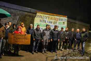 Boeren en buurtbewoners protesteren tegen Katerbos voor gemeenteraad