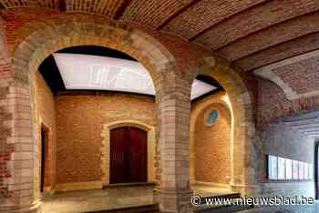 Het Verdrag van Kortrijk (dat amper iemand kende) is nu vereeuwigd in het historische stadhuis