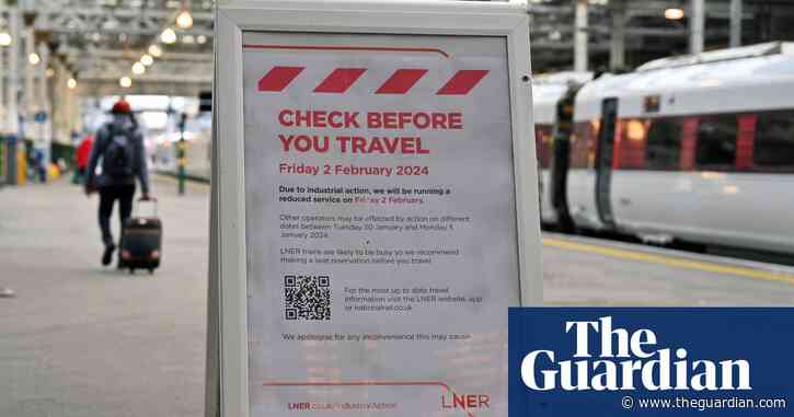 Weekend rail strikes and overtime ban disrupt UK travel
