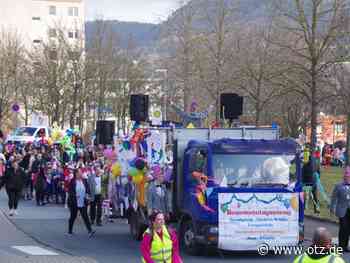 800 Menschen beim Straßenfasching in Winzerla