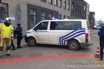 Man verschanst zich in woning in Ingelmunster: hulpdiensten ter plaatse, straat deels afgezet