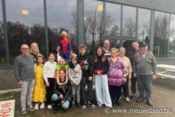 Welzijnsschakel Olen mag 147 cheques voor ‘Pakje van je Hart’ uitreiken