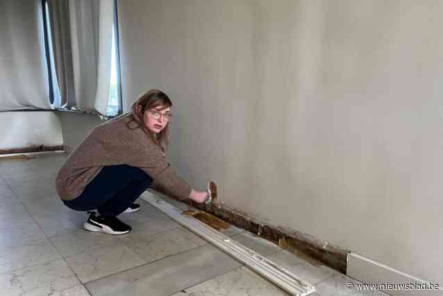 “Overal schimmel, plafonds vallen naar beneden en septische put loopt over”: huurwoning onbewoonbaar voor Feyre (31) en haar gezin