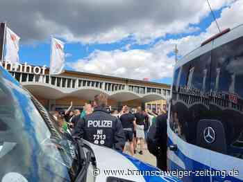 Urteil: Fußball-Polizeieinsatz in Wolfsburg war rechtswidrig