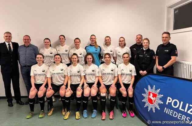 POL-HI: Fußball-Damenmannschaft des PSV Grün-Weiß Hildesheim wirbt zukünftig mit neuen Trikots für Nachwuchs bei der Polizei