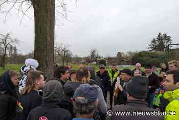 Protest bij bosplantactie in Alken: “Het bestuur verkiest geld boven landbouwers”