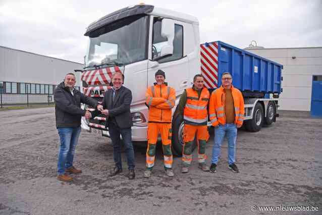Technische dienst is multifunctionele vrachtwagen rijker