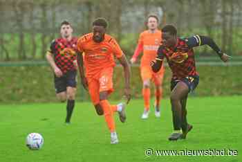 REEKSOVERZICHT 3DE AFDELING VV A: Kleedkamerdeur blijft lang toe bij VW Hamme, Erpe-Mere United klimt op en Avanti Stekene heeft top drie in het vizier