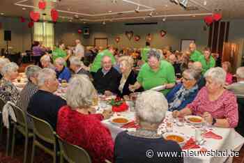 Senioren genieten van liefdevol samenzijn in aanloop naar Valentijn