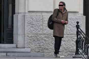 Ex-vriendinnen getuigen over onmenselijke behandeling door oud-lid Praga Khan: “Twee dagen geslagen, geschopt en vernederd omdat ik stukje schaamhaar had geschoren”