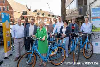 Blue-bikes almaar populairder in de Kempen: “De blauwe fietsen maken nu deel uit van ons straatbeeld”