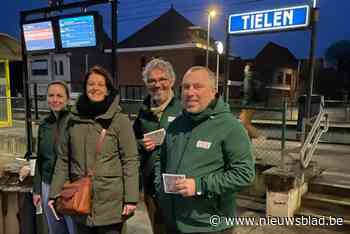 Groen deelt Valentreinkaartjes uit in station