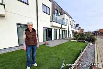 Francine (79) is radeloos na zoveelste ongeval voor haar deur: “De vorige schade aan de gevel was nog niet hersteld”