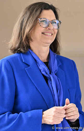 Neu-Ulmer Orchideentage eröffnet - Orchideen schmücken Büros von Ilse Aigner